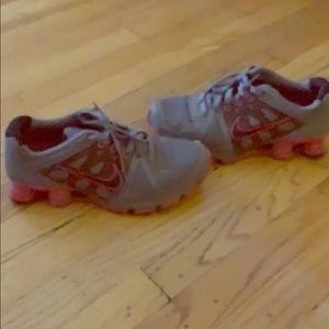 Cross training sneakers